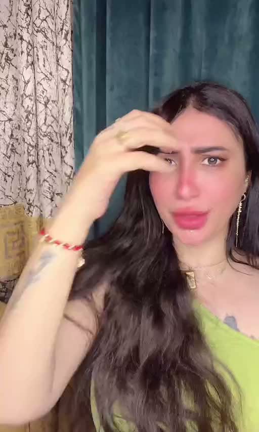 886900403