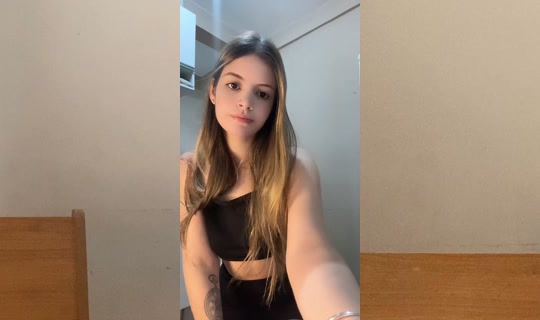 Alinequeiroz.s's Stream - Aug 6, 2026, 2:32 AM