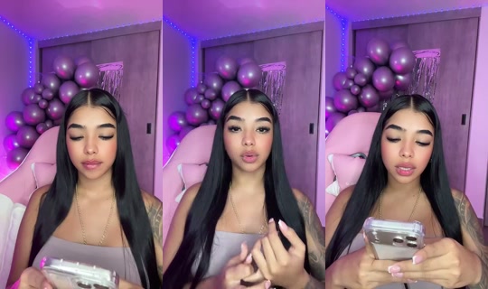As_karolamaya's Stream - Aug 4, 2026, 10:21 PM