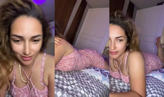 ElisanizZz 的直播 - 2026年8月23日 21:41