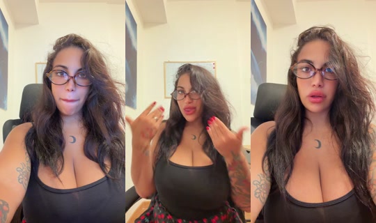 ValentinaRed's Stream - Jul 22, 2026, 10:21 PM