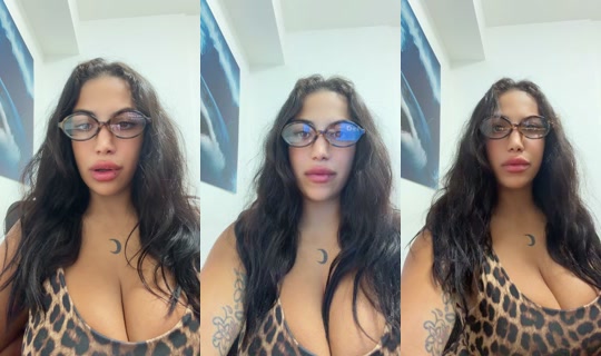 ValentinaRed's Stream - Aug 5, 2026, 10:25 PM