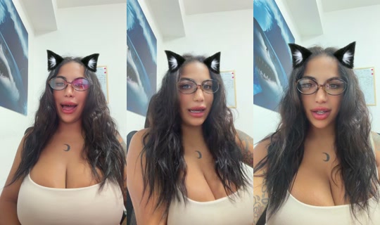 ValentinaRed's Stream - Aug 6, 2026, 10:04 PM