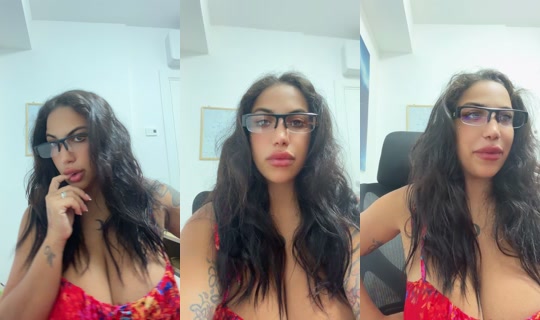 ValentinaRed's Stream - Aug 8, 2026, 10:21 PM