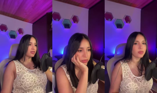 Stream adrianabloom - 7 Agu 2026, 22.44