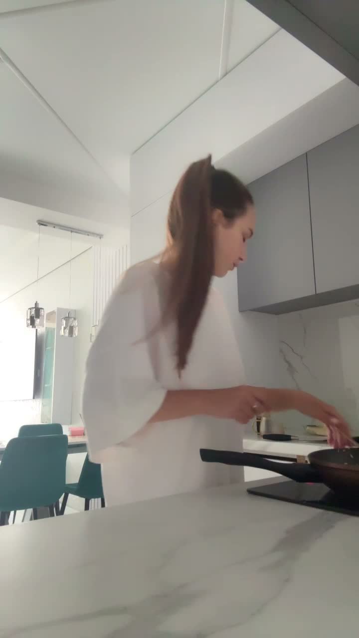 2093463397824017409