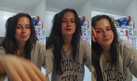 caffeinatedgreenqueen's Stream - Jul 23, 2026, 10:11 PM