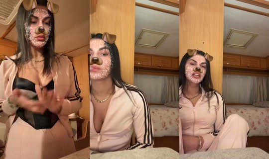 melanie_magrini 的直播 - 2026年8月22日 1:00