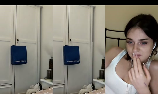 valentinabergonzi's Stream - Oct 27, 2026, 10:21 PM